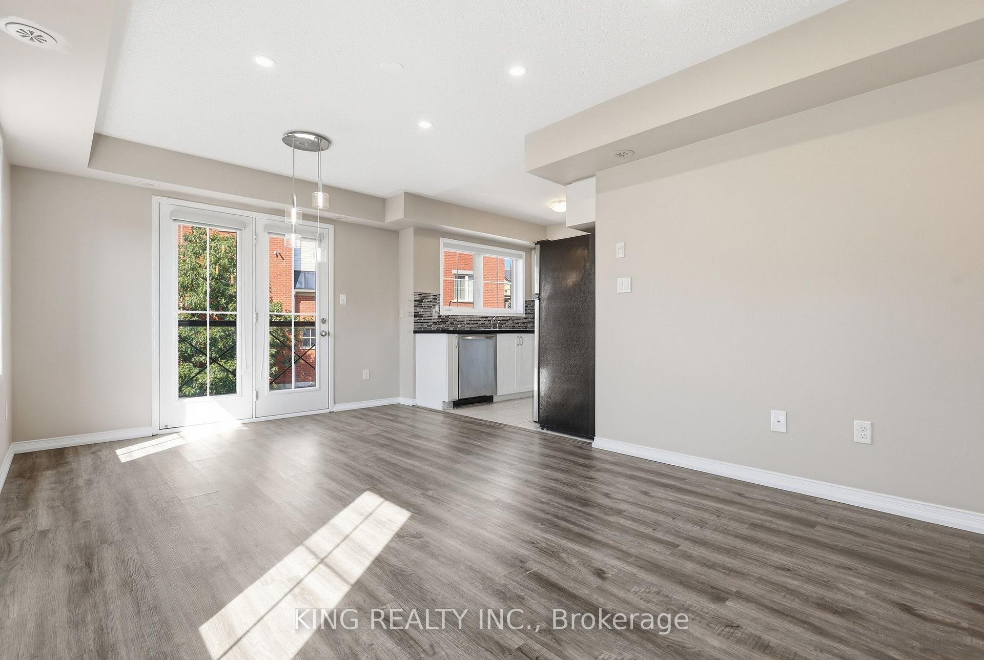Photo 5 of Unit 8, 35 Hays Boulevard, Oakville, River Oaks — HOMEH