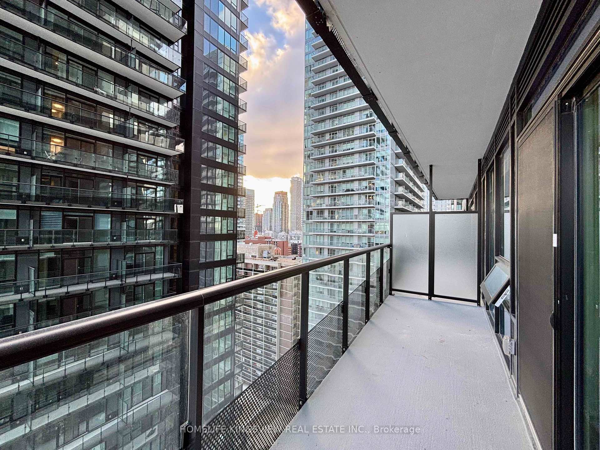Photo 15 of Unit 2013, 117 Broadway Avenue, Toronto, Mount Pleasant West — HOMEH