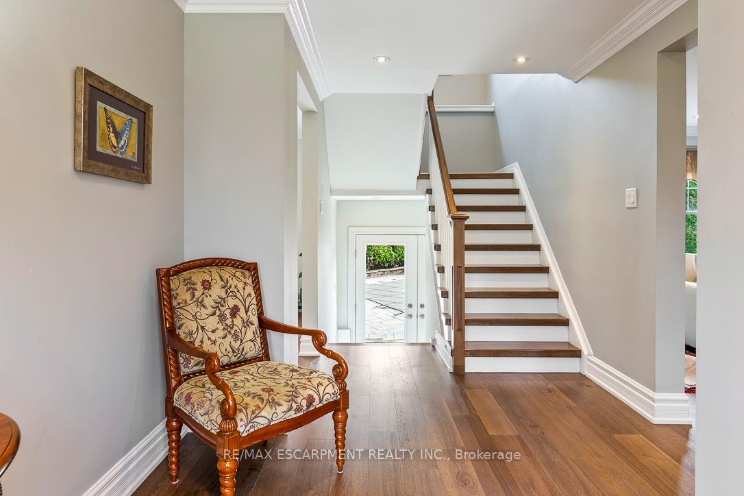 Photo 6 of 996 Cresthampton Lane, Mississauga, Lorne Park — HOMEH