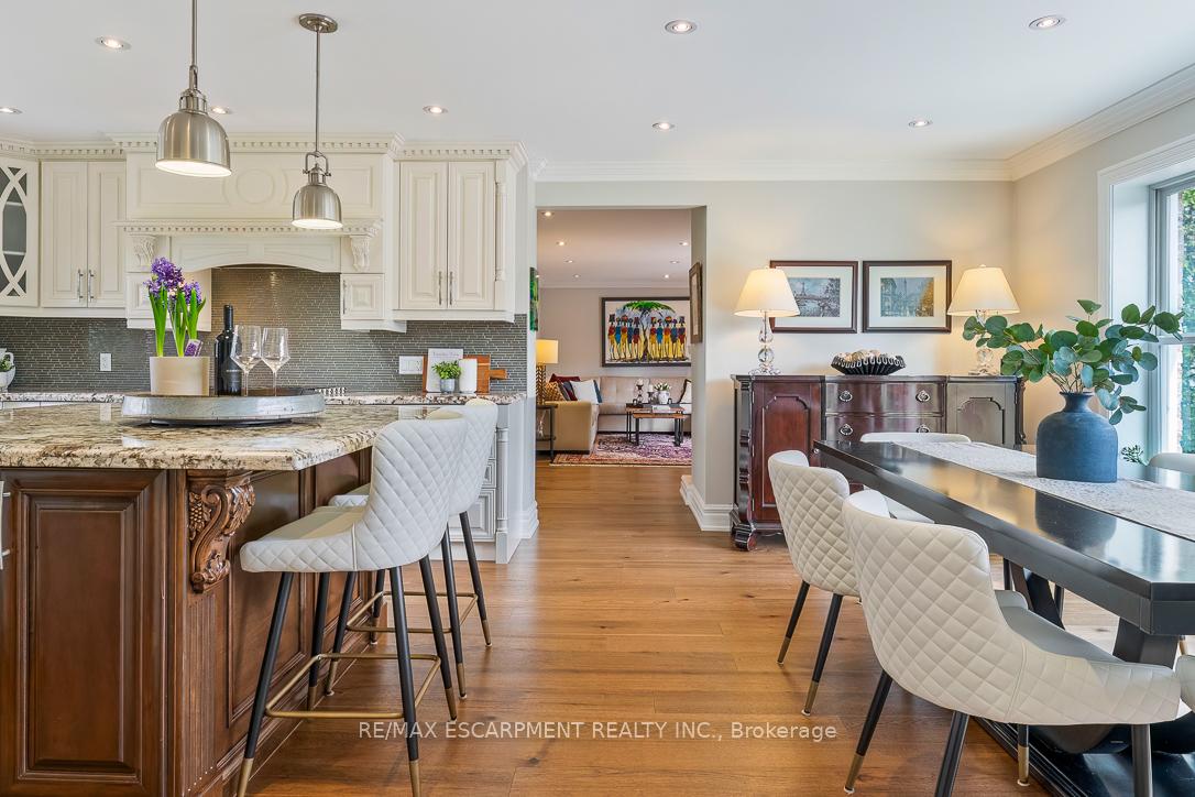 Photo 7 of 996 Cresthampton Lane, Mississauga, Lorne Park — HOMEH
