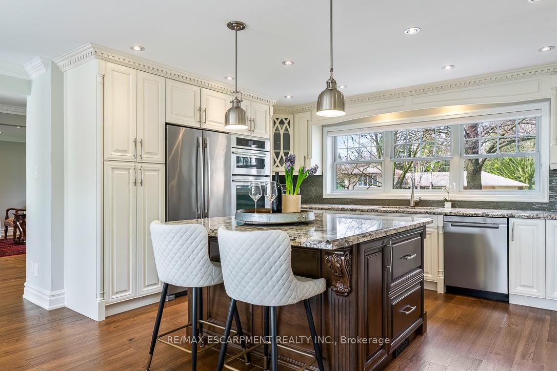 Photo 9 of 996 Cresthampton Lane, Mississauga, Lorne Park — HOMEH