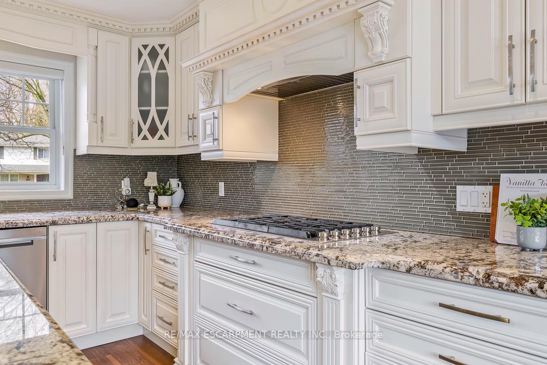 Photo 11 of 996 Cresthampton Lane, Mississauga, Lorne Park — HOMEH