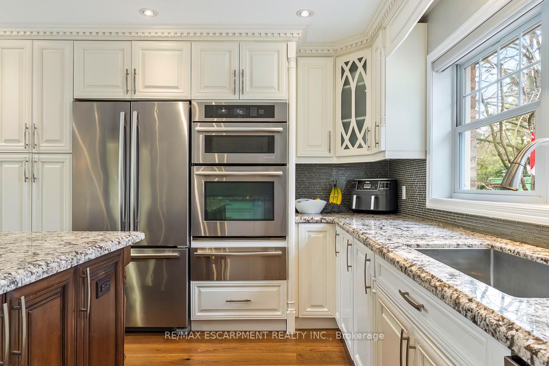 Photo 12 of 996 Cresthampton Lane, Mississauga, Lorne Park — HOMEH