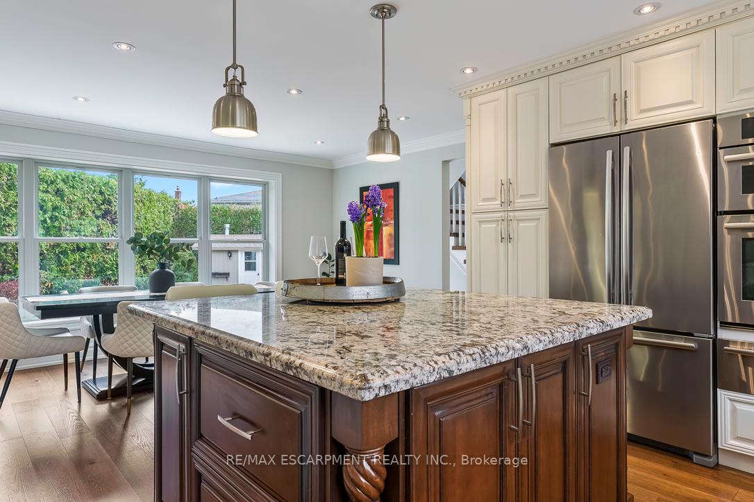 Photo 13 of 996 Cresthampton Lane, Mississauga, Lorne Park — HOMEH