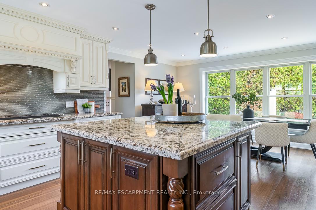 Photo 14 of 996 Cresthampton Lane, Mississauga, Lorne Park — HOMEH
