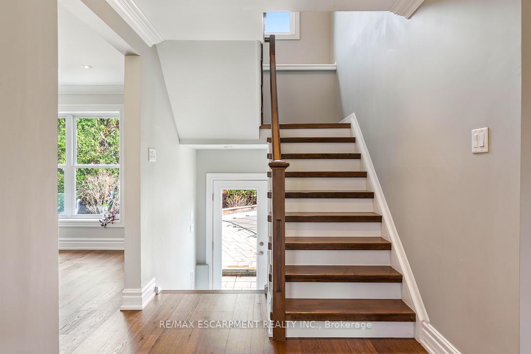 Photo 21 of 996 Cresthampton Lane, Mississauga, Lorne Park — HOMEH