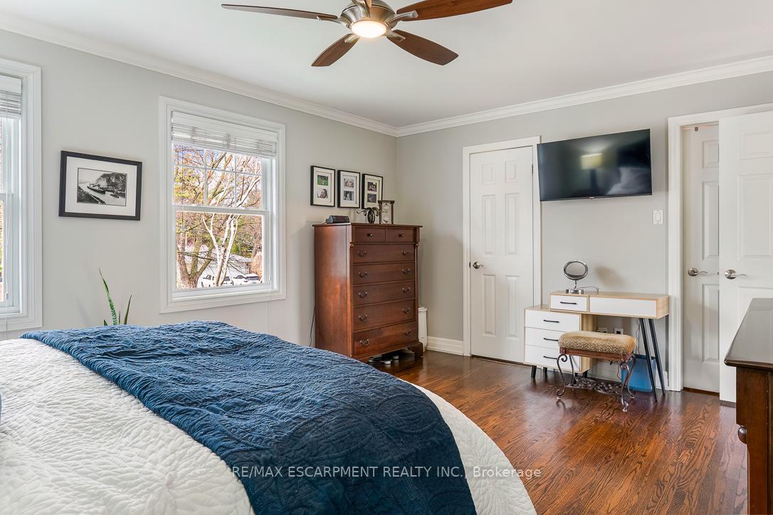 Photo 24 of 996 Cresthampton Lane, Mississauga, Lorne Park — HOMEH