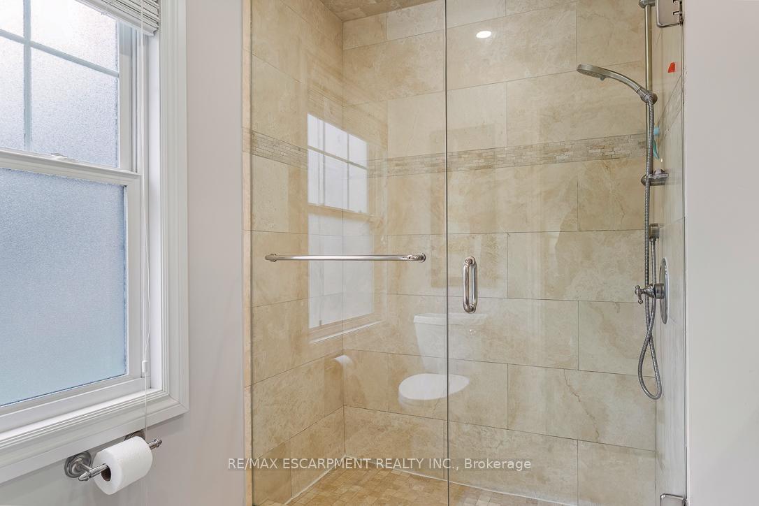 Photo 26 of 996 Cresthampton Lane, Mississauga, Lorne Park — HOMEH