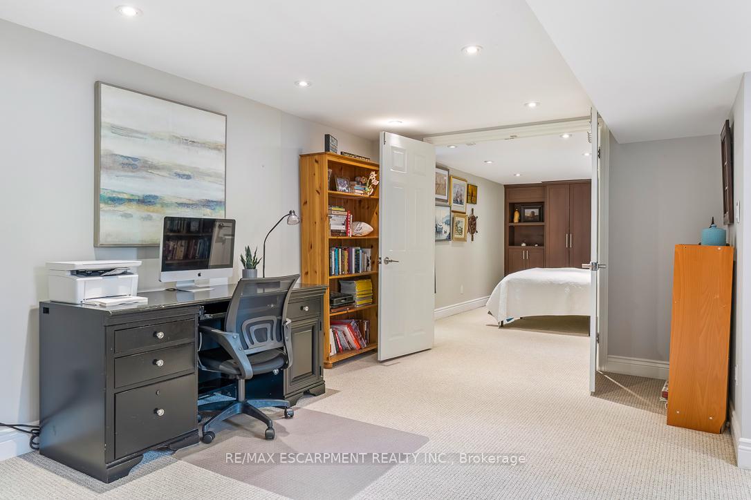 Photo 37 of 996 Cresthampton Lane, Mississauga, Lorne Park — HOMEH