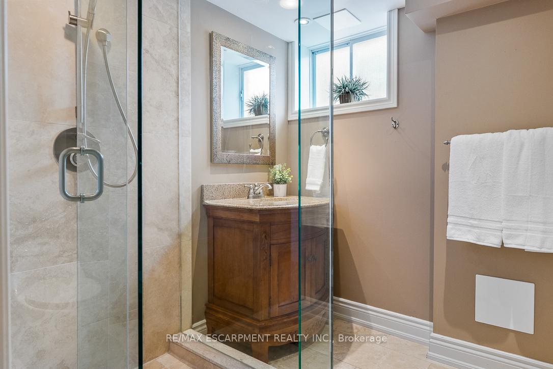 Photo 39 of 996 Cresthampton Lane, Mississauga, Lorne Park — HOMEH
