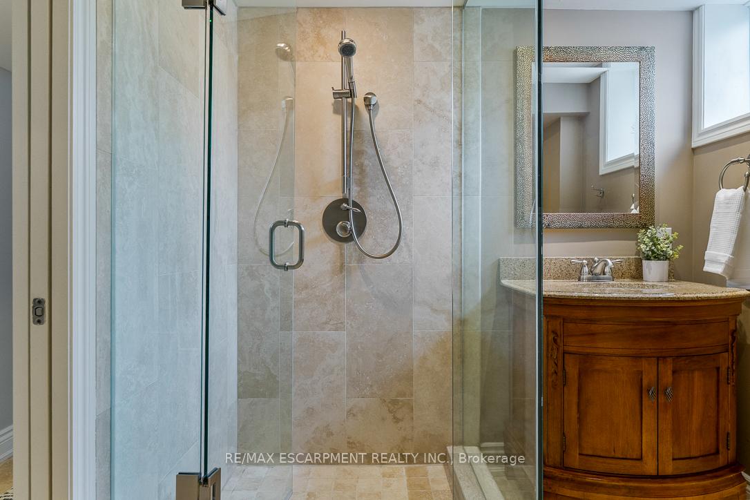 Photo 40 of 996 Cresthampton Lane, Mississauga, Lorne Park — HOMEH