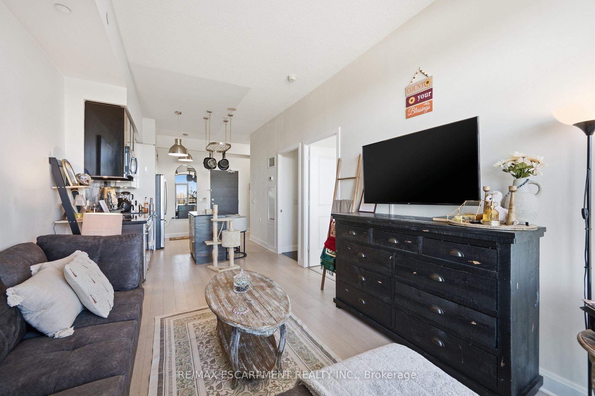 Photo 3 of Unit 3703, 33 Shore Breeze Drive, Etobicoke, Mimico — HOMEH