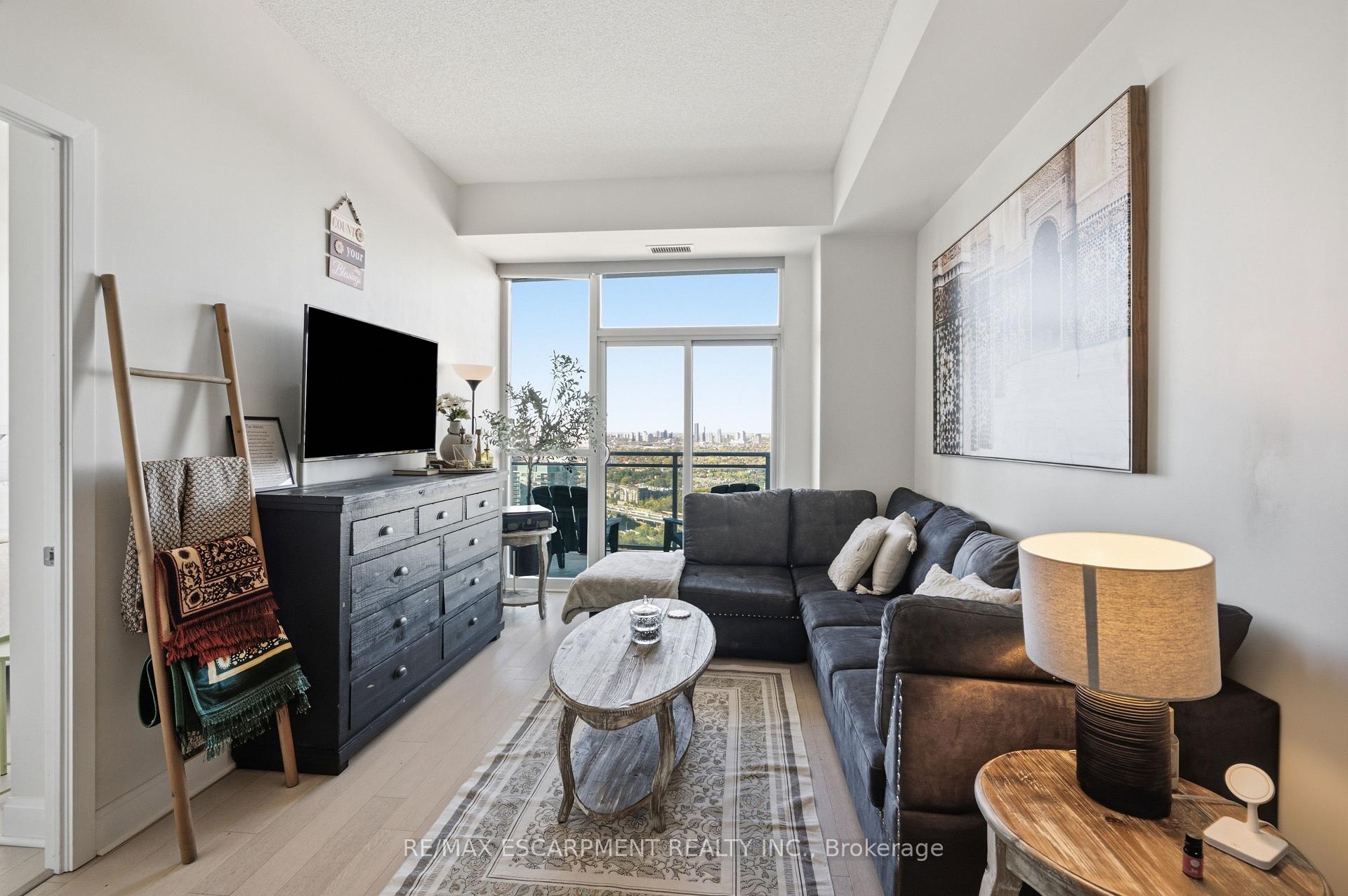 Photo 4 of Unit 3703, 33 Shore Breeze Drive, Etobicoke, Mimico — HOMEH