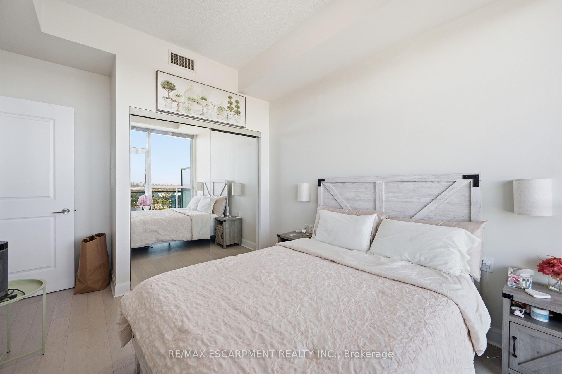 Photo 6 of Unit 3703, 33 Shore Breeze Drive, Etobicoke, Mimico — HOMEH