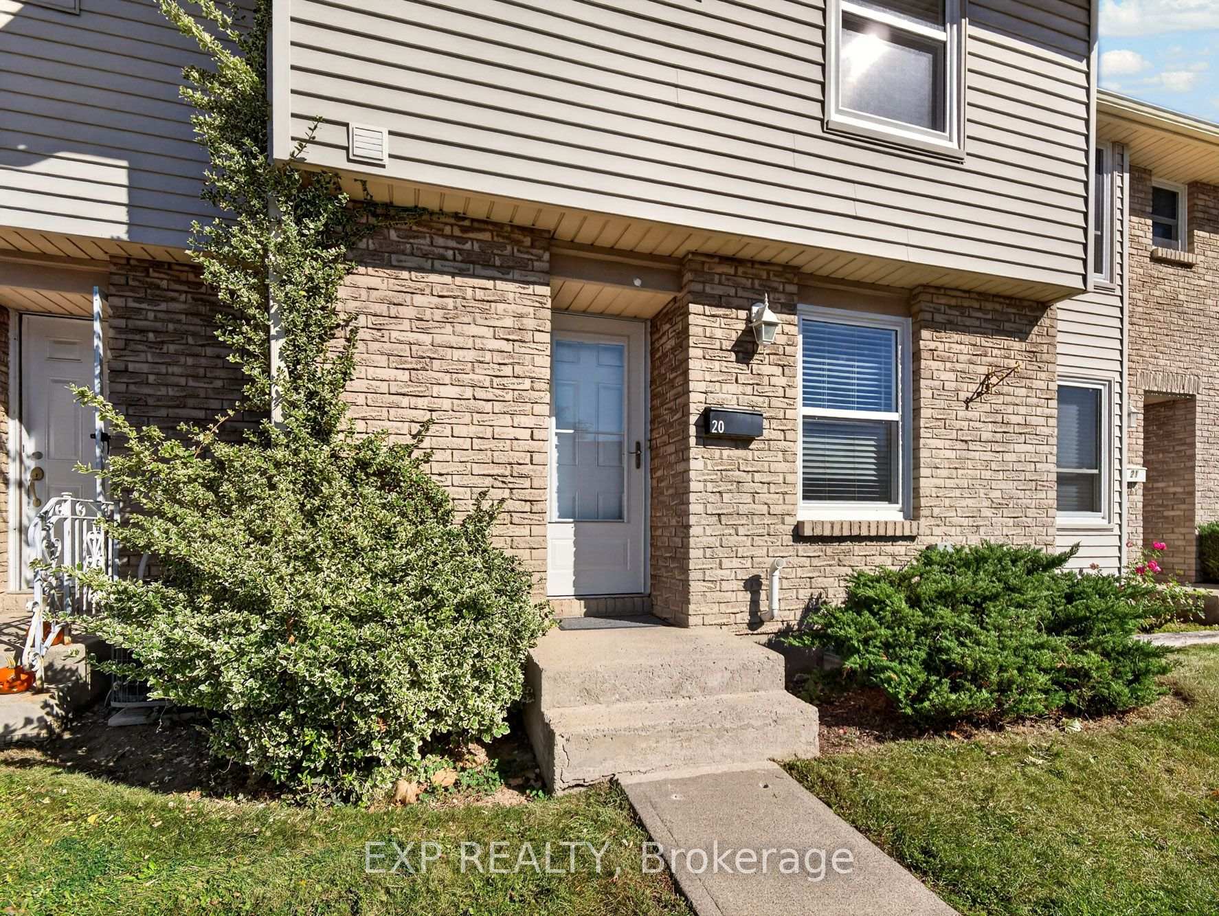 Photo 2 of Unit 20, 242 Lakeport Road, St. Catharines, Lakeport — HOMEH