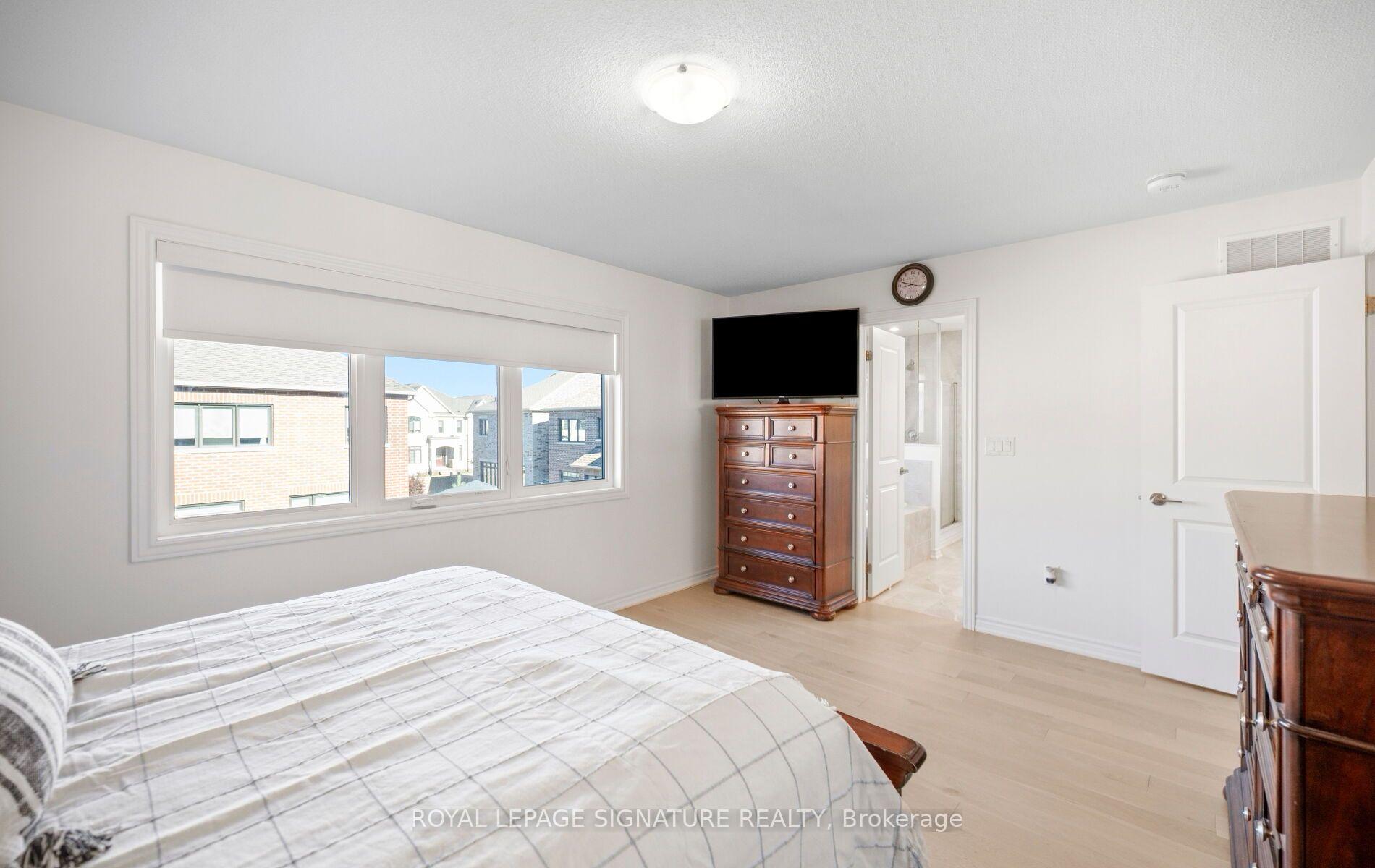 Photo 16 of 466 Thornborrow Court, Milton, Walker — HOMEH