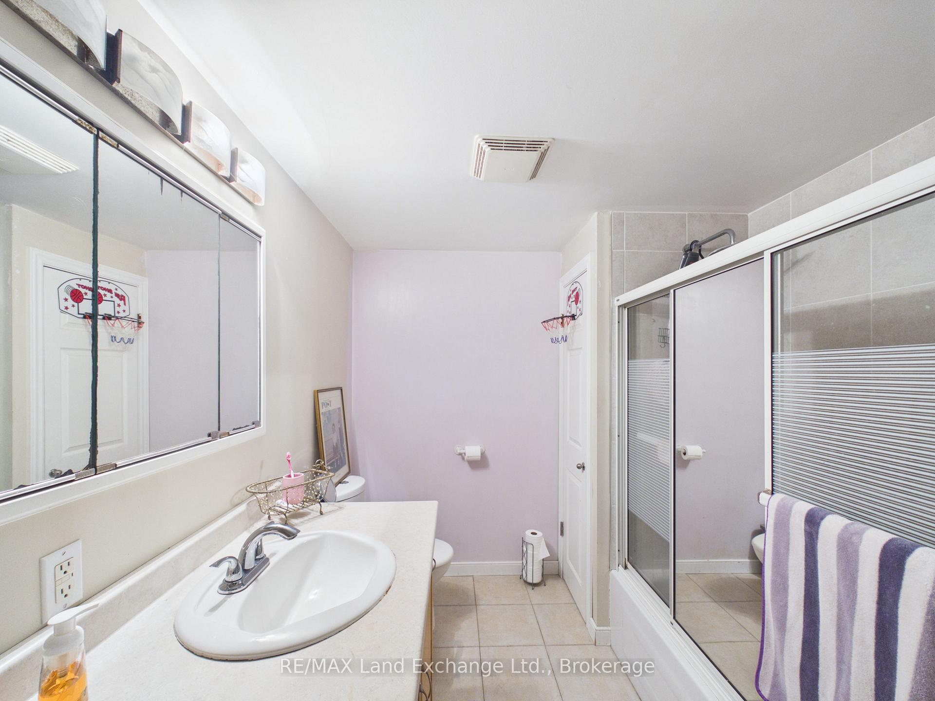 Photo 8 of 20 Manse Street, Kincardine — HOMEH