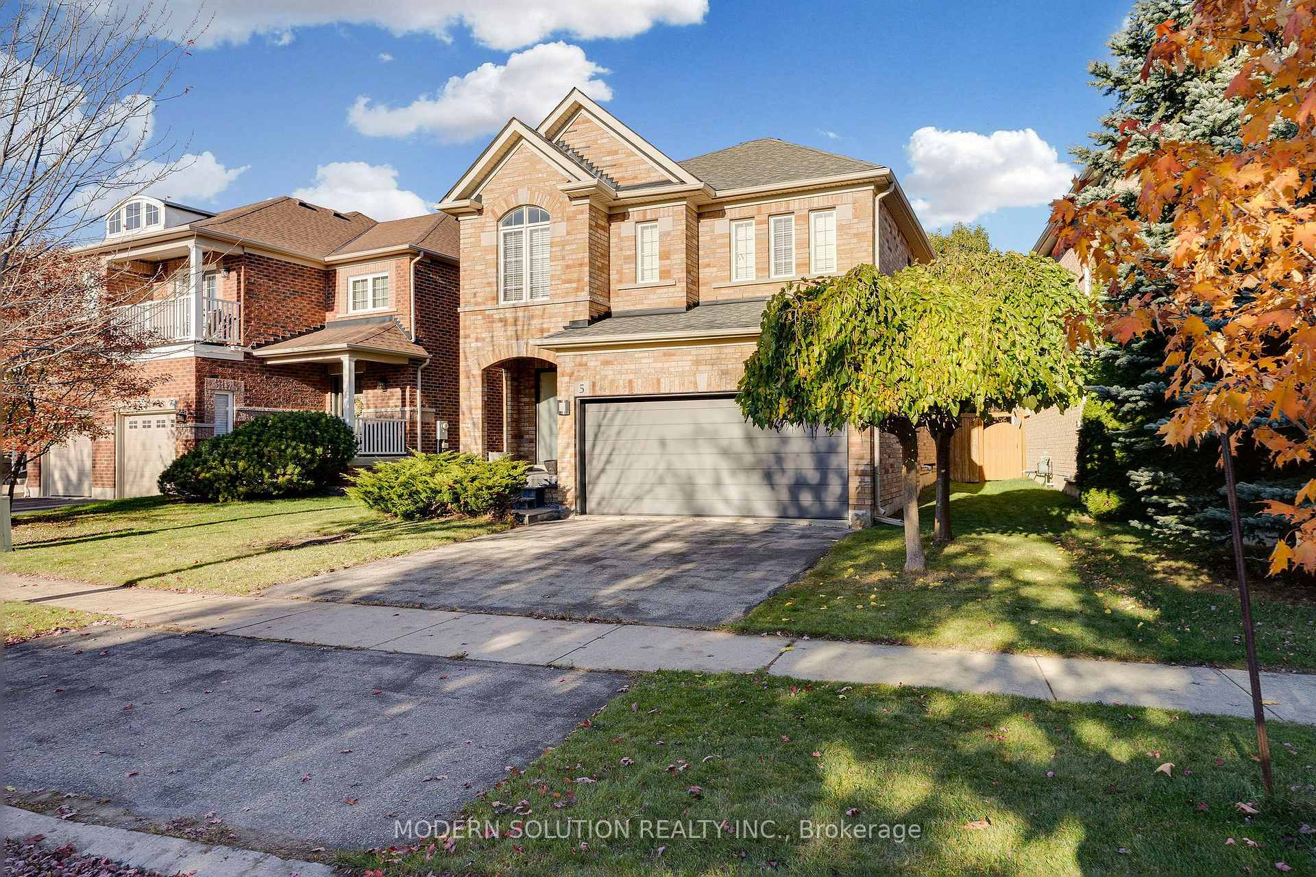 Photo 2 of 5 Woodcote Crescent, Halton Hills, Georgetown — HOMEH