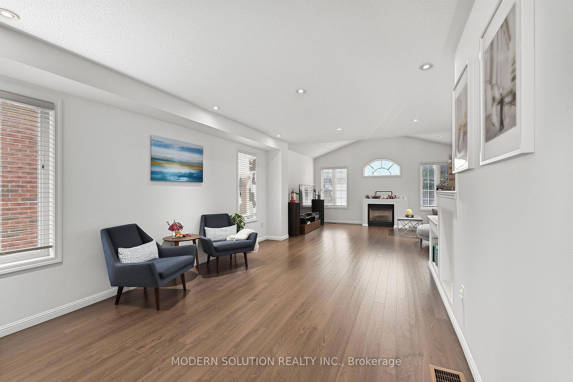 Photo 10 of 5 Woodcote Crescent, Halton Hills, Georgetown — HOMEH
