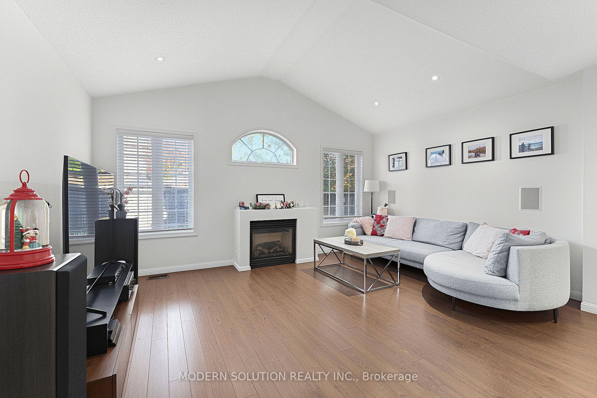 Photo 13 of 5 Woodcote Crescent, Halton Hills, Georgetown — HOMEH