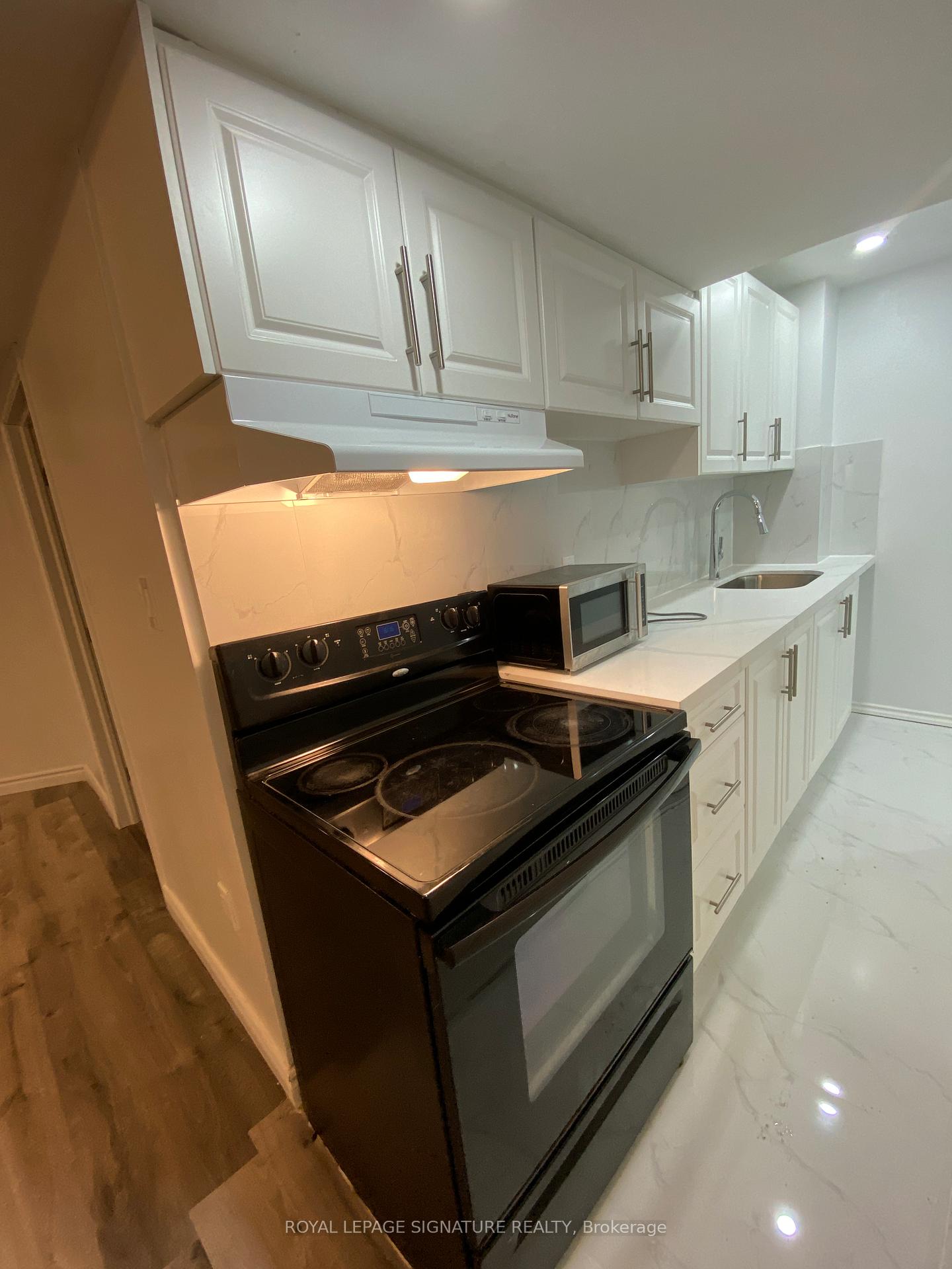 Photo 2 of Unit Lower Level, 123 Mildenhall Place, Whitby, Brooklin — HOMEH