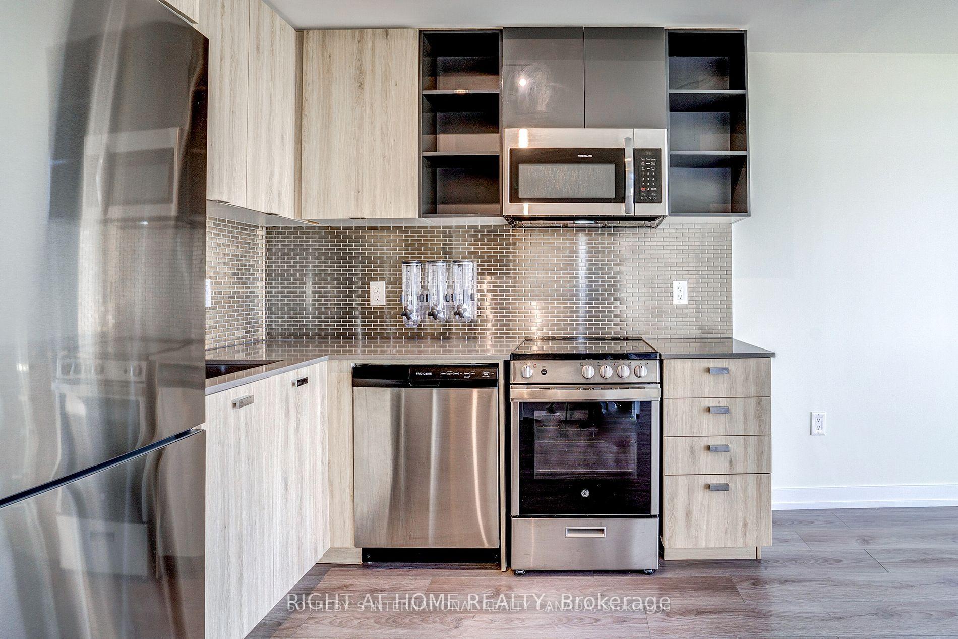 Photo 4 of Unit 514, 10 De Boers Drive, North York, York University Heights — HOMEH