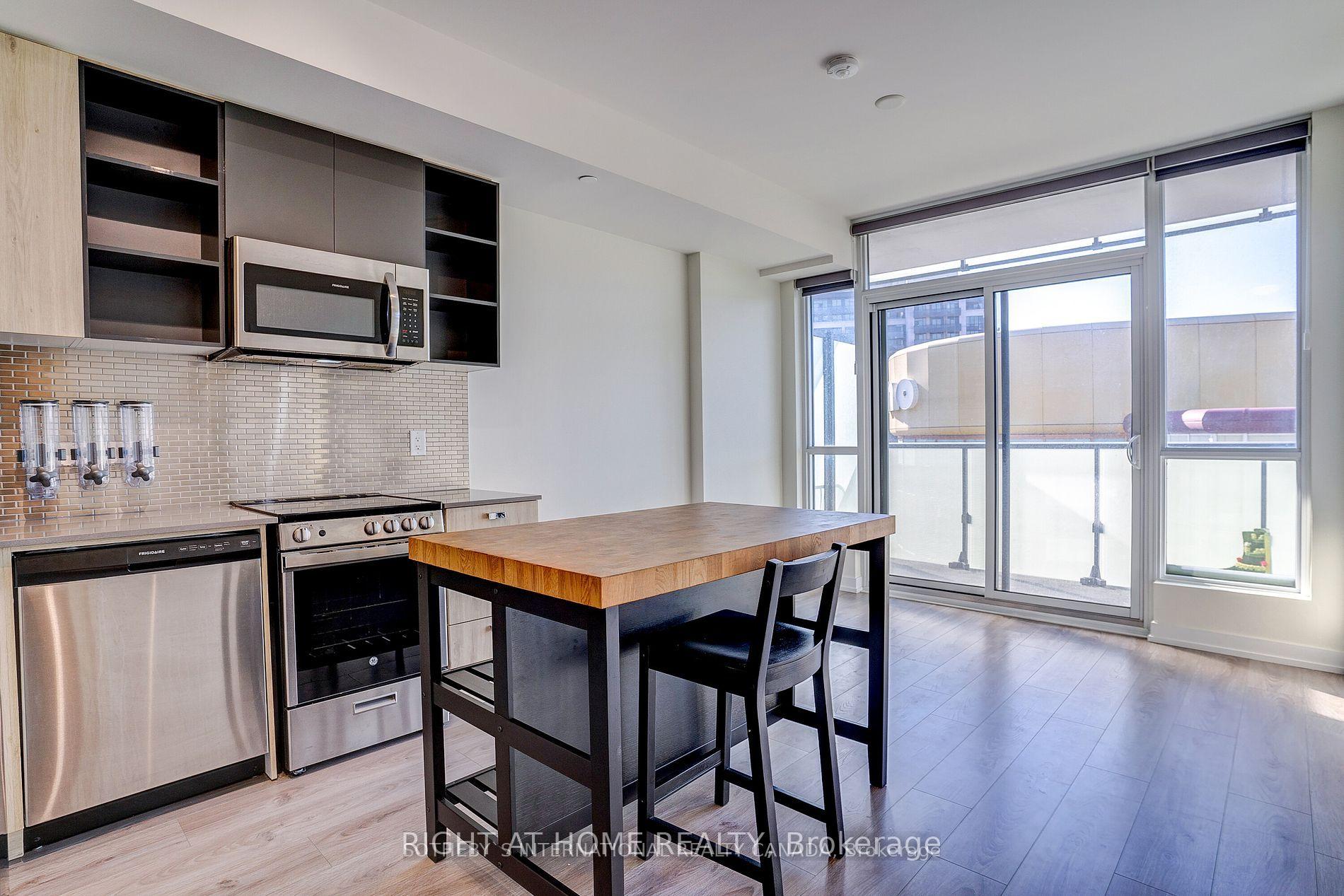 Photo 5 of Unit 514, 10 De Boers Drive, North York, York University Heights — HOMEH