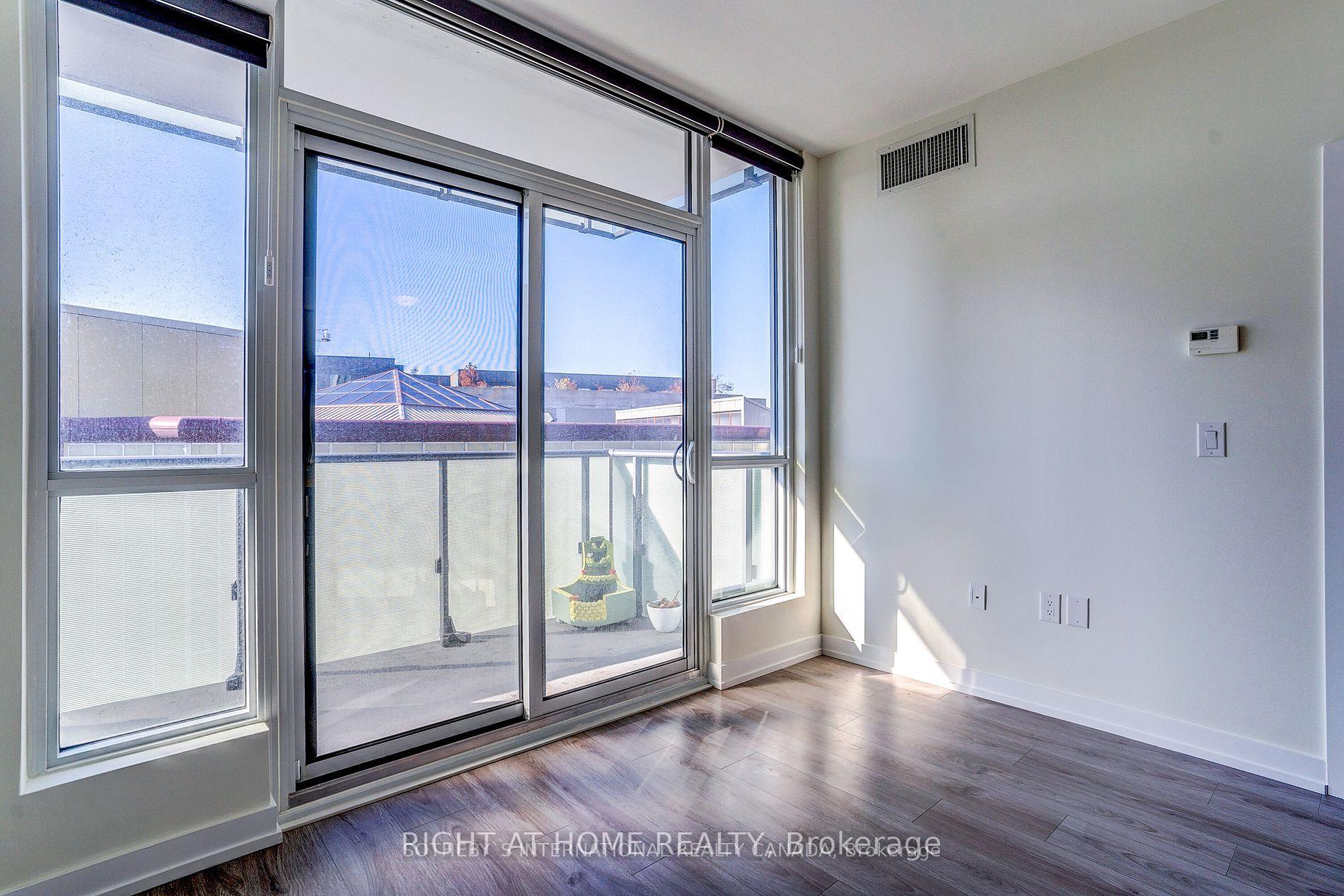 Photo 6 of Unit 514, 10 De Boers Drive, North York, York University Heights — HOMEH