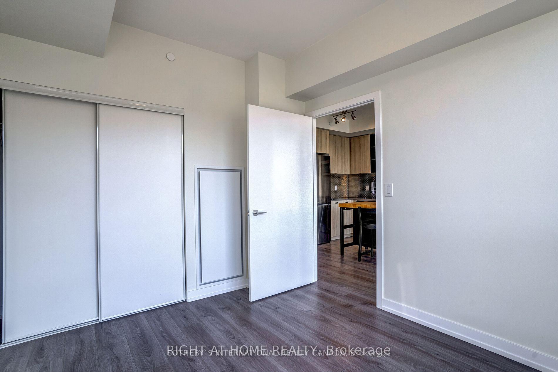 Photo 8 of Unit 514, 10 De Boers Drive, North York, York University Heights — HOMEH
