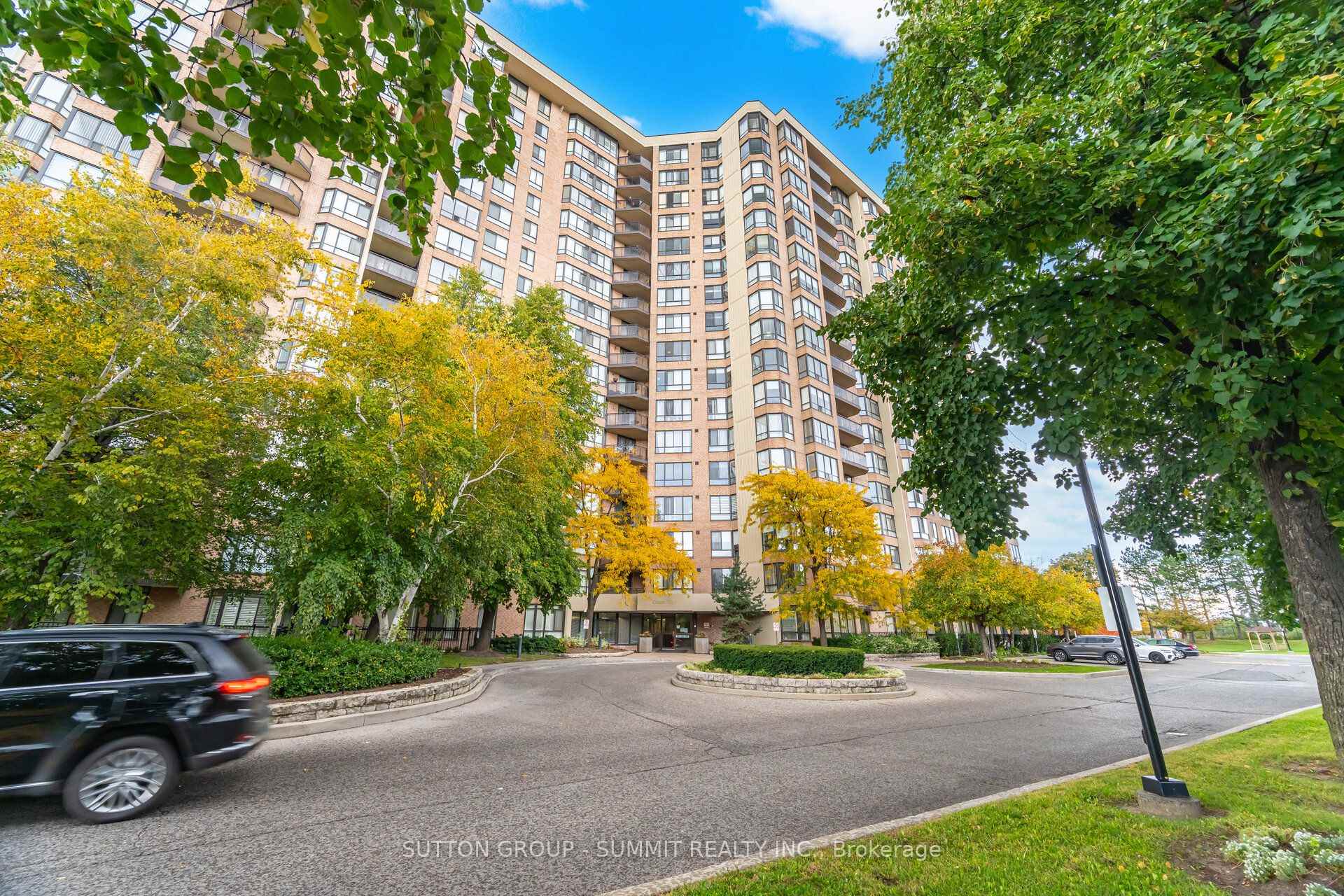 Photo 3 of Unit 911, 20 Cherrytree Drive, Brampton, Fletcher's Creek South — HOMEH
