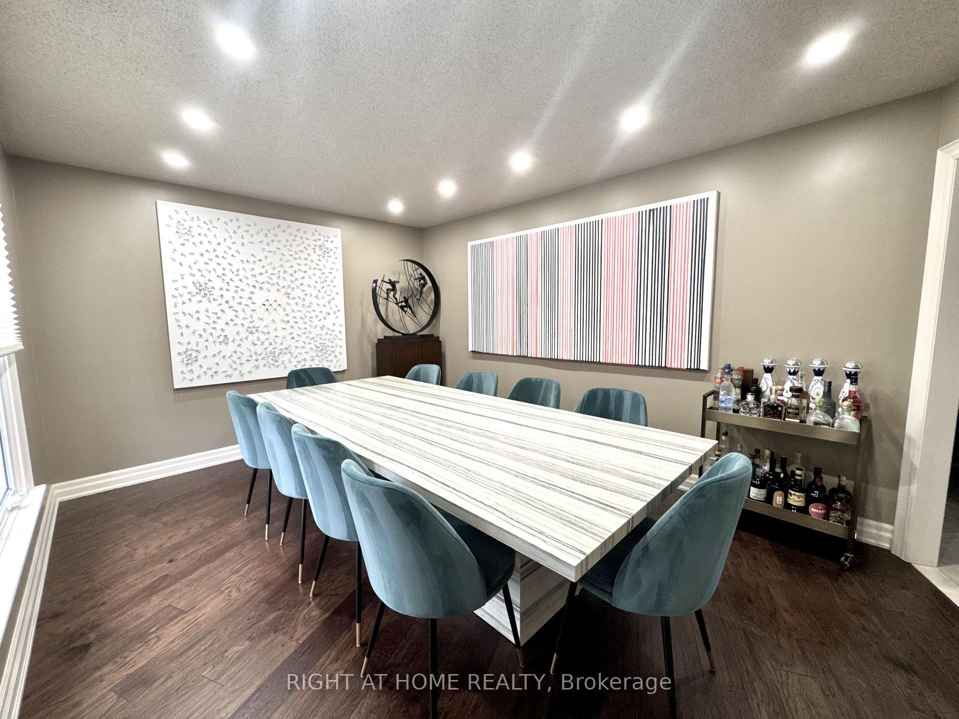 Photo 4 of 208 Burton Grove, King, King City — HOMEH