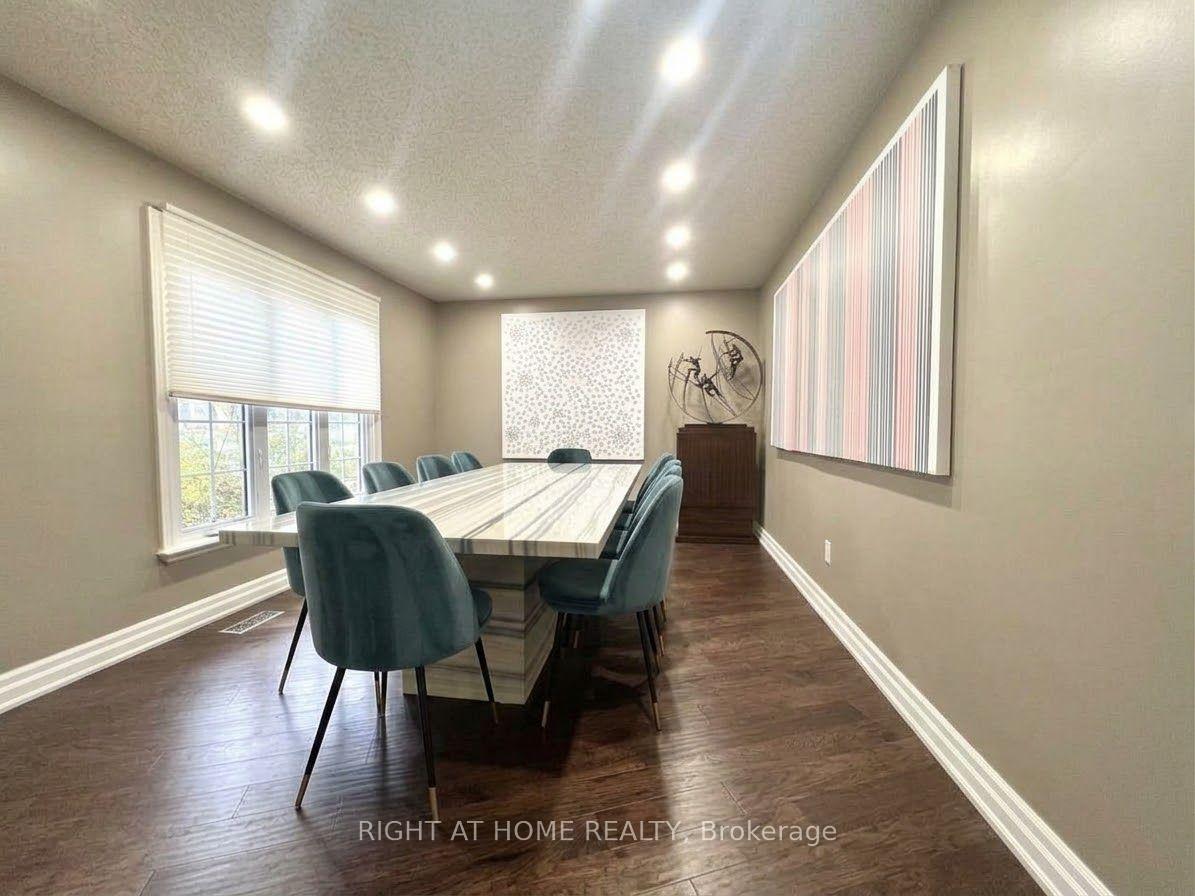 Photo 5 of 208 Burton Grove, King, King City — HOMEH