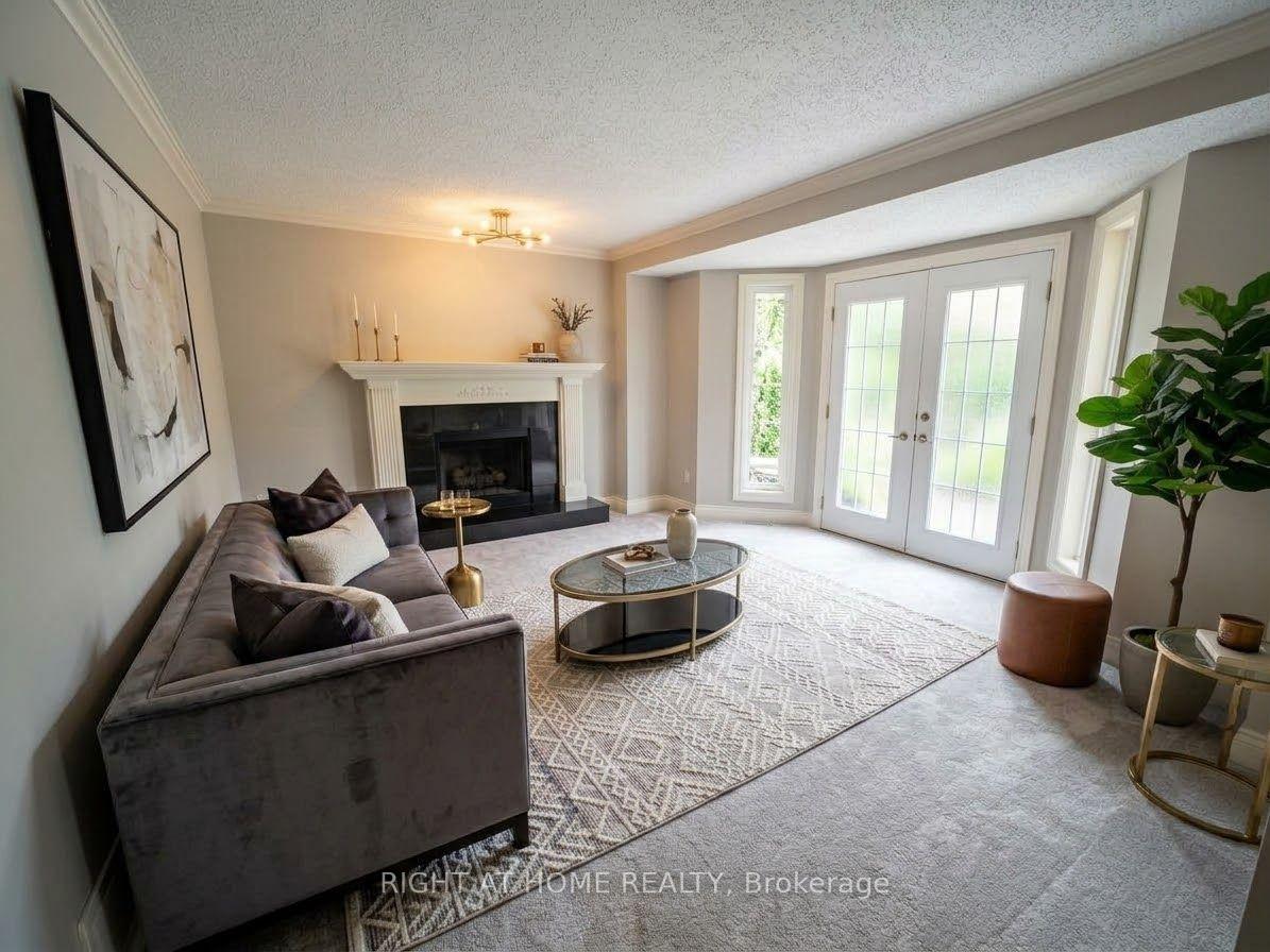 Photo 6 of 208 Burton Grove, King, King City — HOMEH