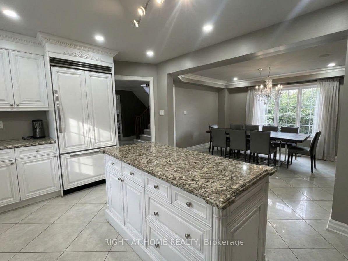 Photo 10 of 208 Burton Grove, King, King City — HOMEH