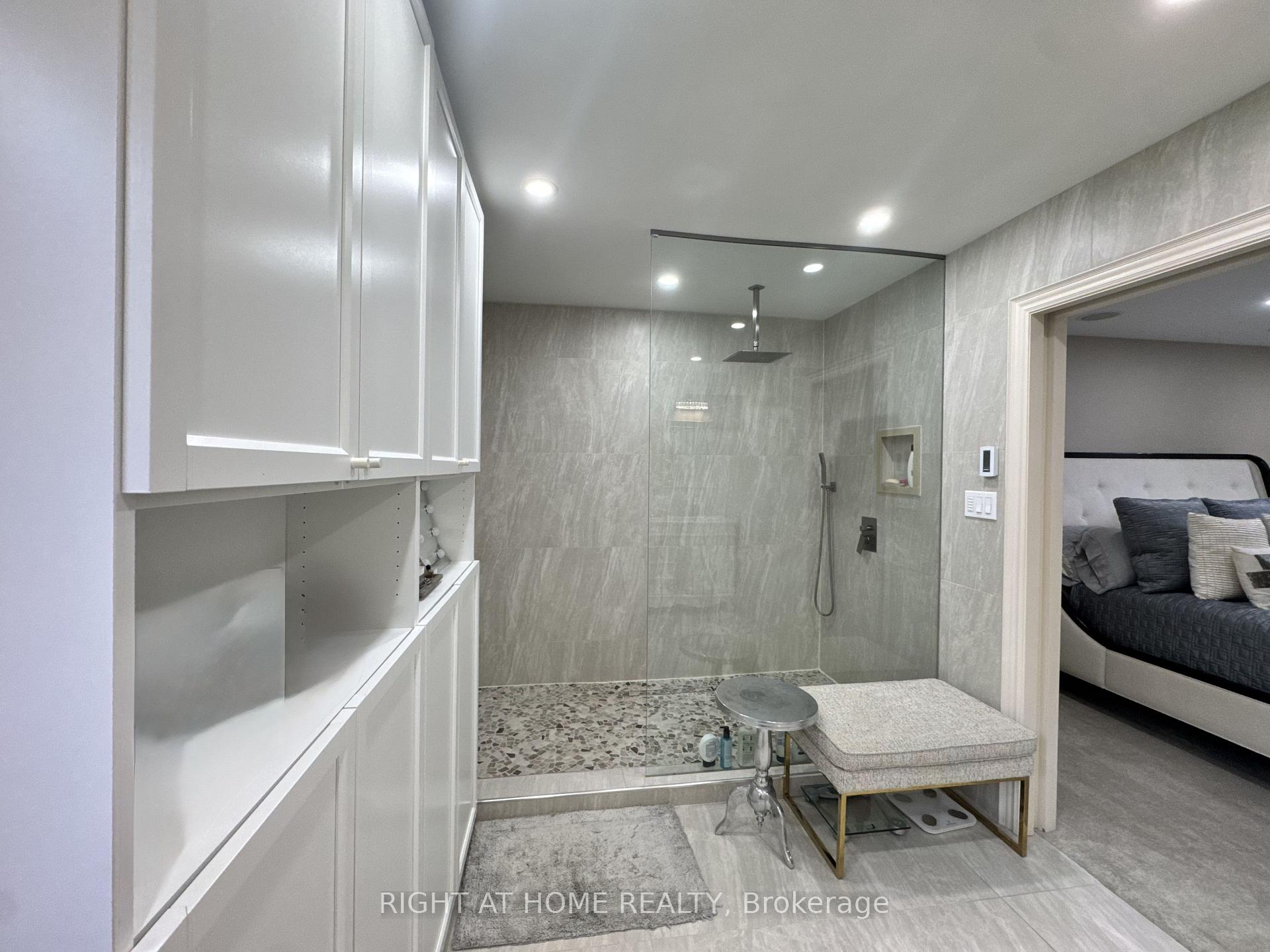 Photo 13 of 208 Burton Grove, King, King City — HOMEH