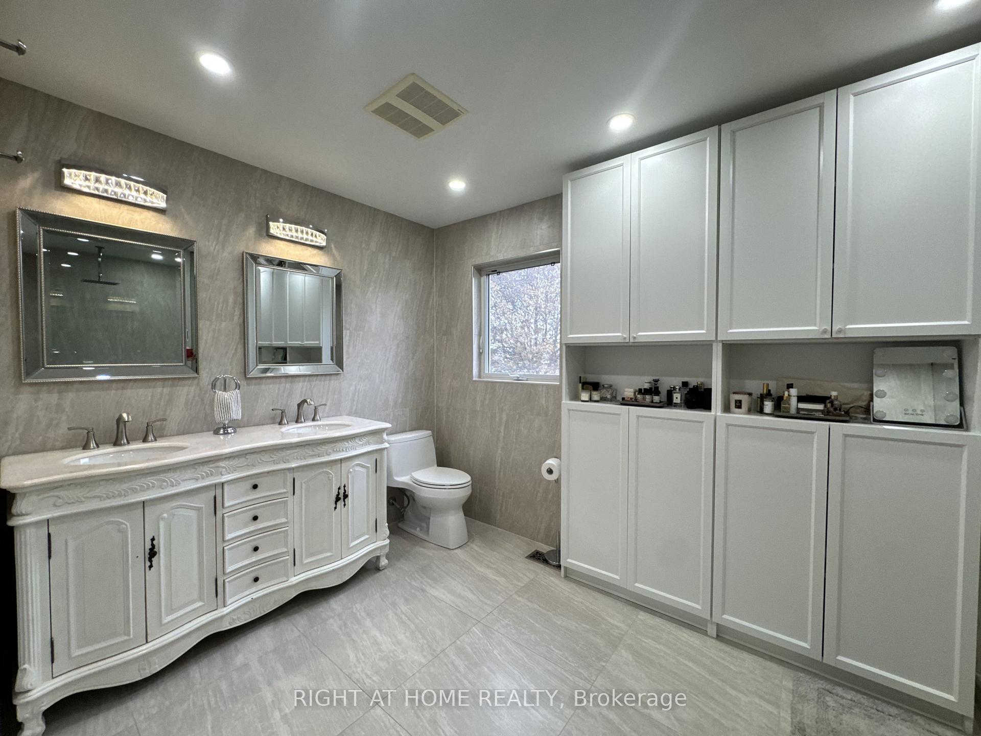 Photo 14 of 208 Burton Grove, King, King City — HOMEH
