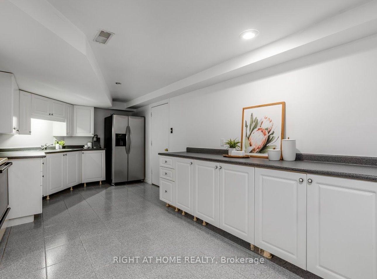 Photo 23 of 208 Burton Grove, King, King City — HOMEH