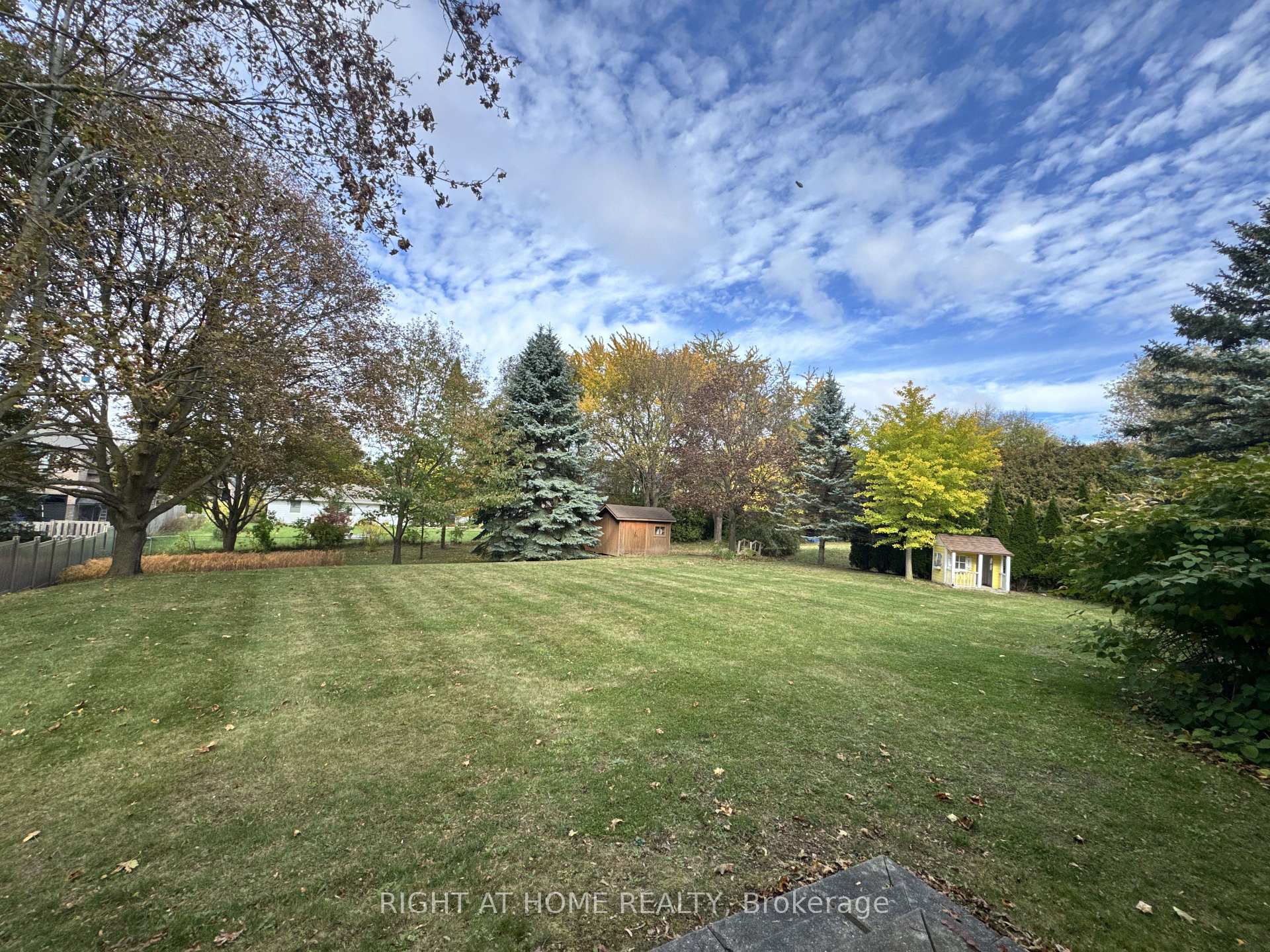 Photo 25 of 208 Burton Grove, King, King City — HOMEH