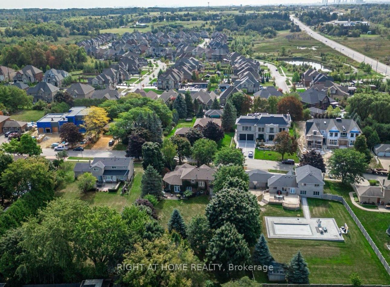 Photo 27 of 208 Burton Grove, King, King City — HOMEH