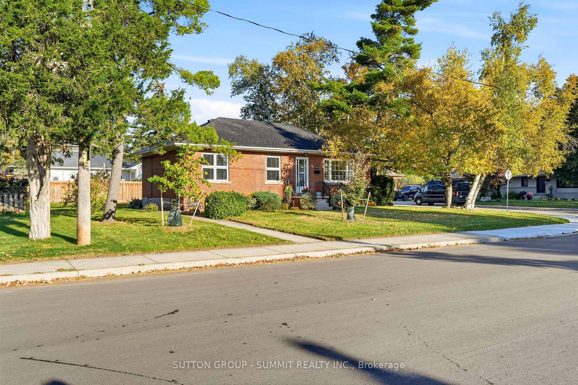 Photo 1 of 2117 Maplewood Drive, Burlington, Brant — HOMEH