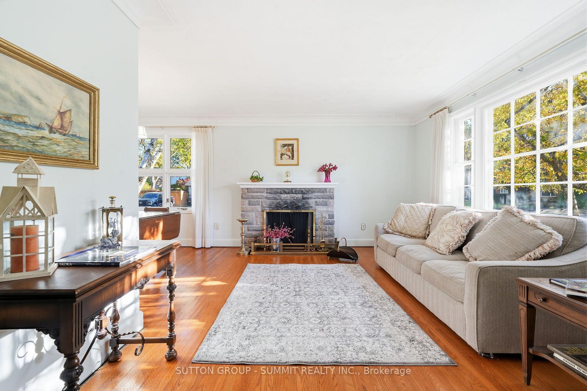 Photo 4 of 2117 Maplewood Drive, Burlington, Brant — HOMEH