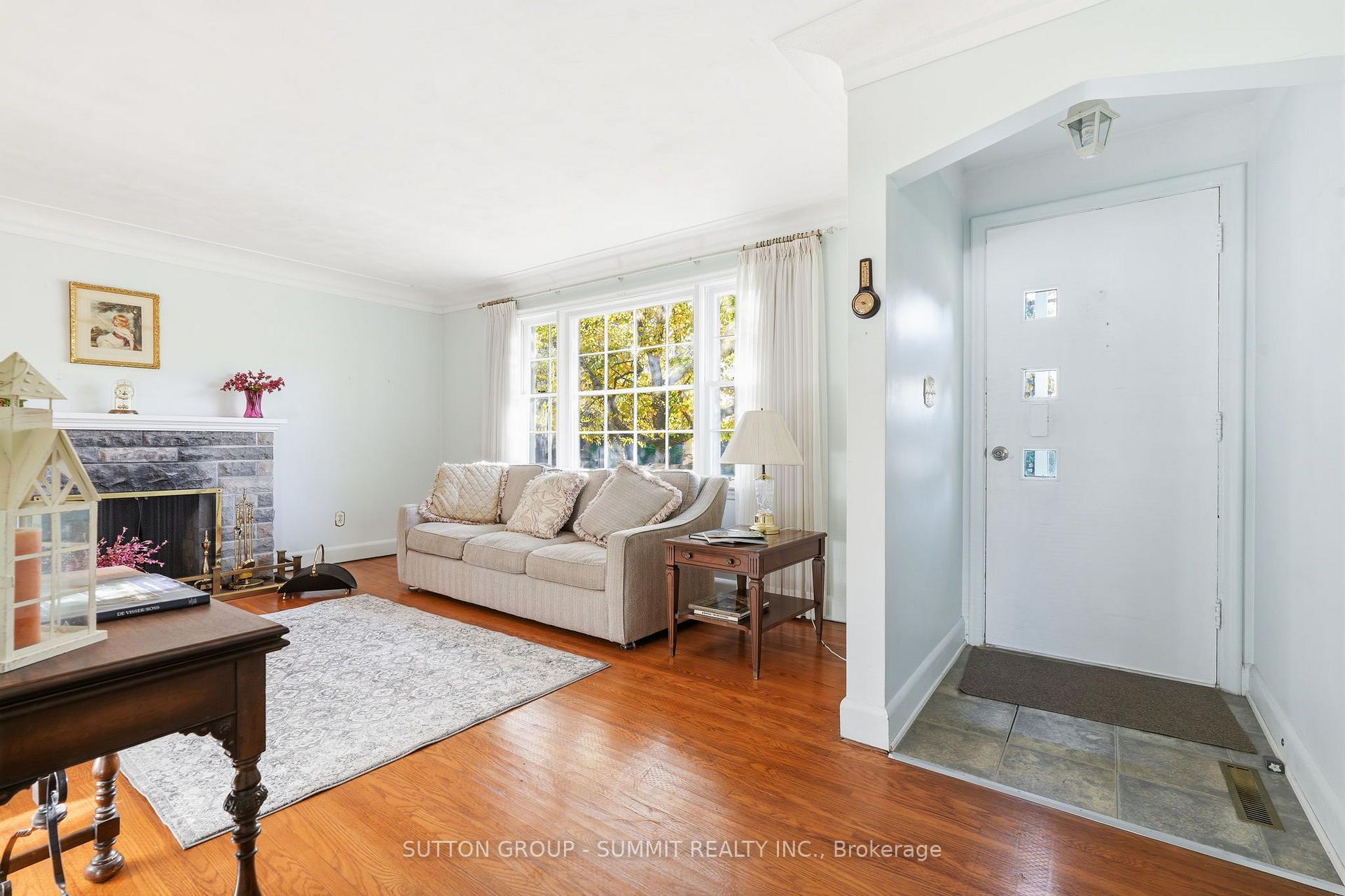 Photo 5 of 2117 Maplewood Drive, Burlington, Brant — HOMEH