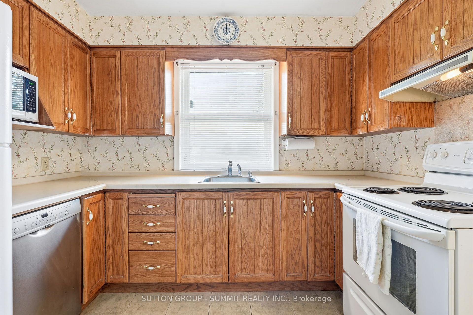 Photo 11 of 2117 Maplewood Drive, Burlington, Brant — HOMEH