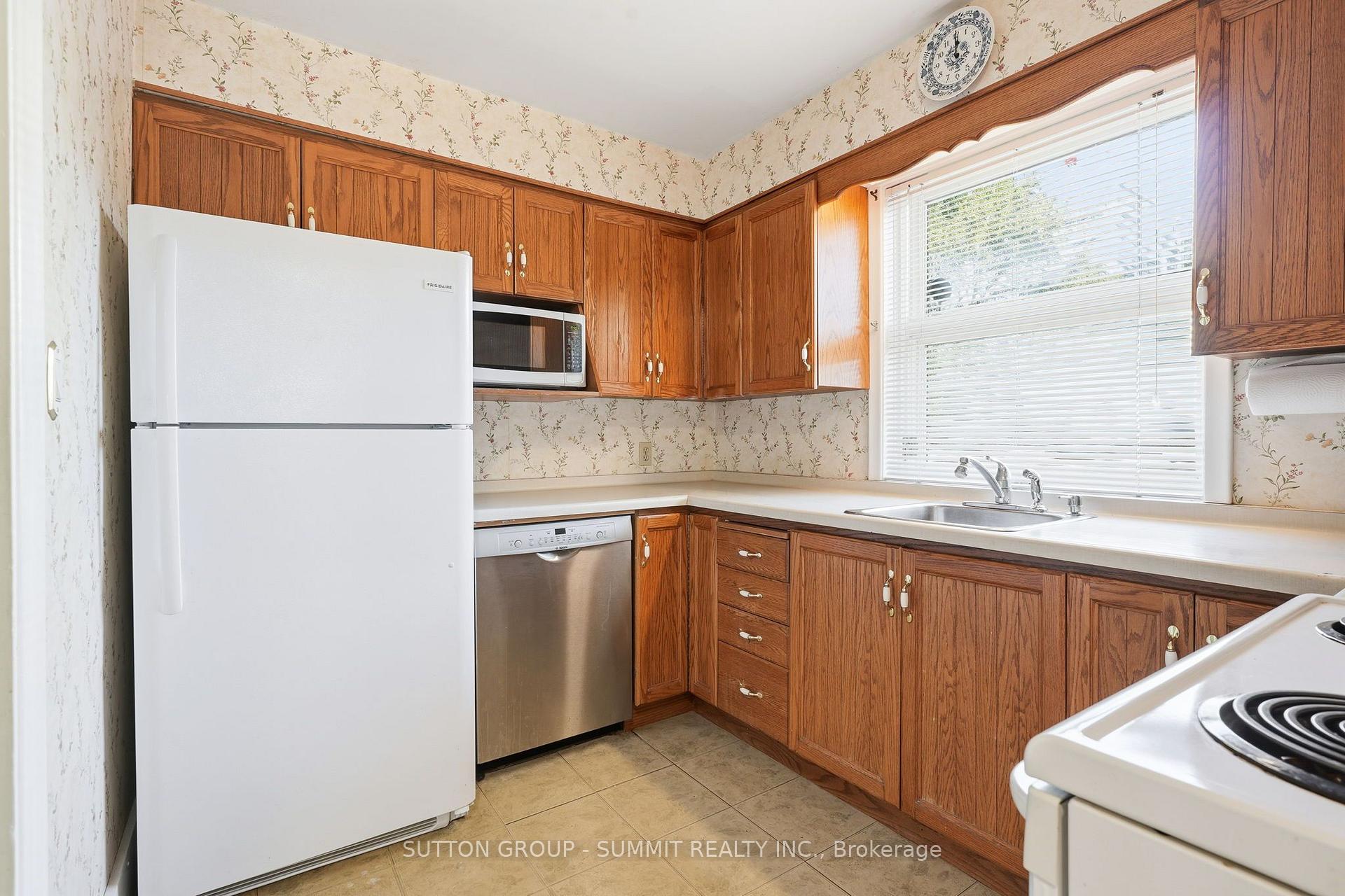 Photo 12 of 2117 Maplewood Drive, Burlington, Brant — HOMEH