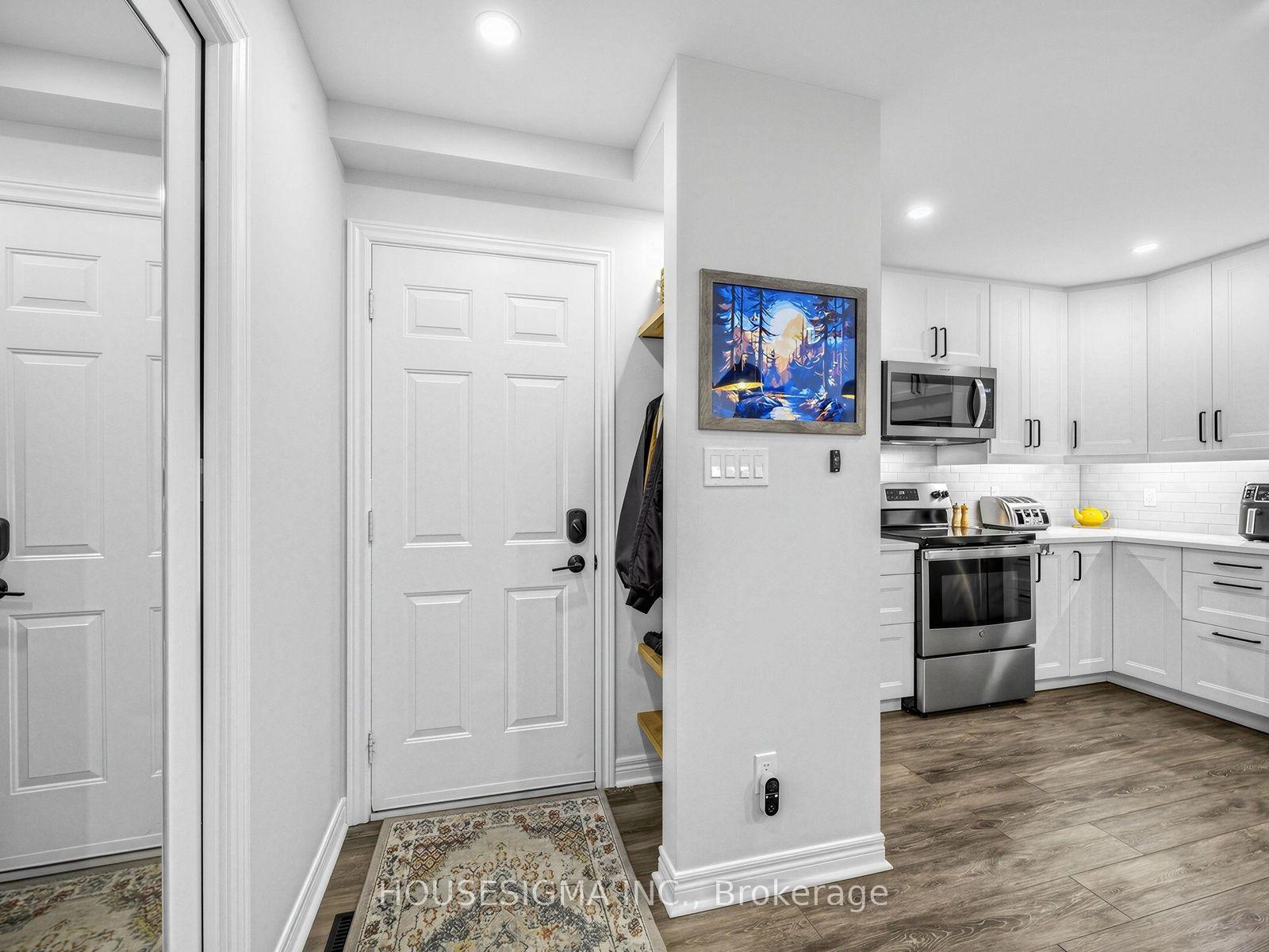 Photo 4 of Unit 17, 935 King Road, Burlington, LaSalle — HOMEH