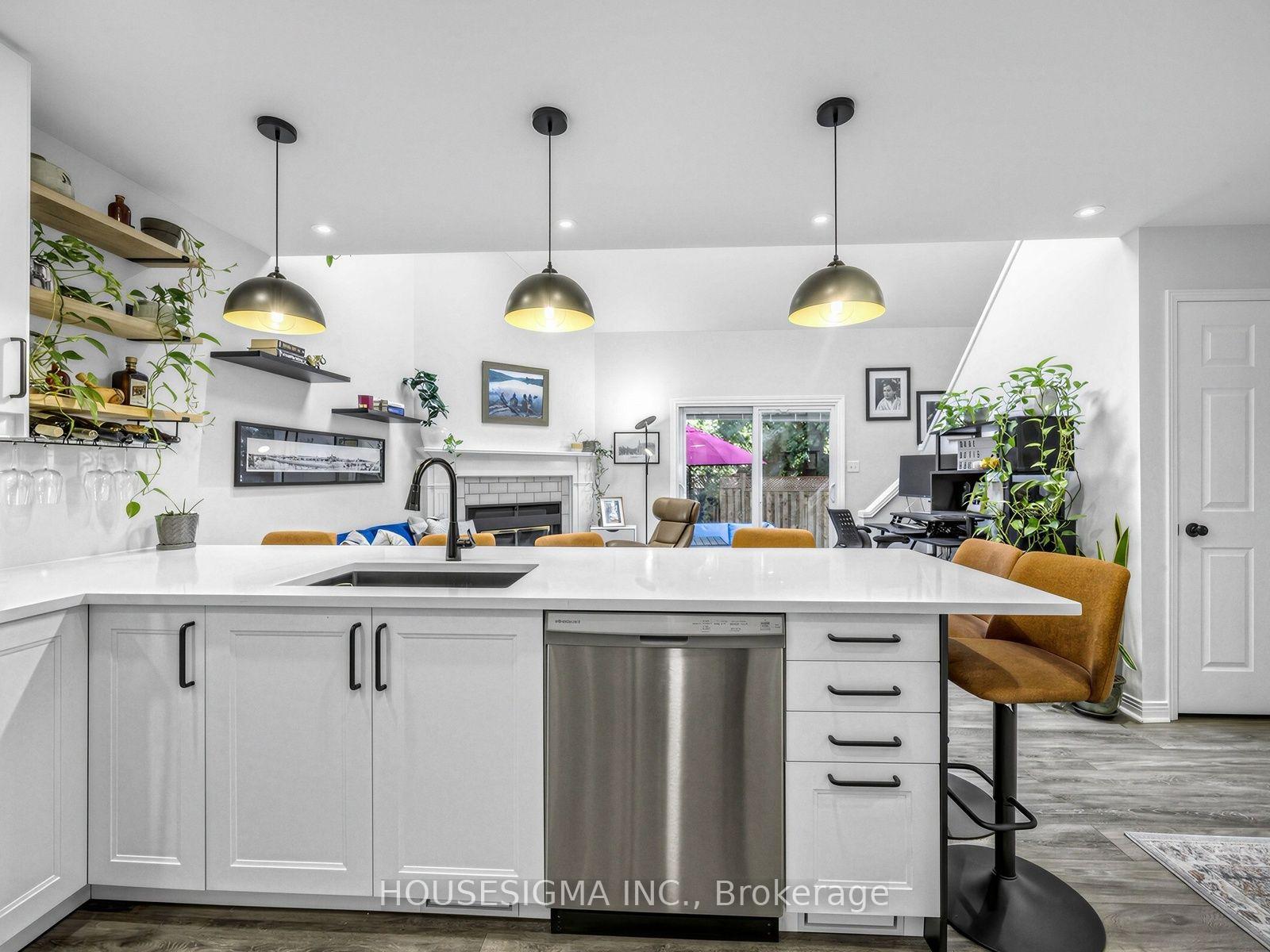 Photo 10 of Unit 17, 935 King Road, Burlington, LaSalle — HOMEH