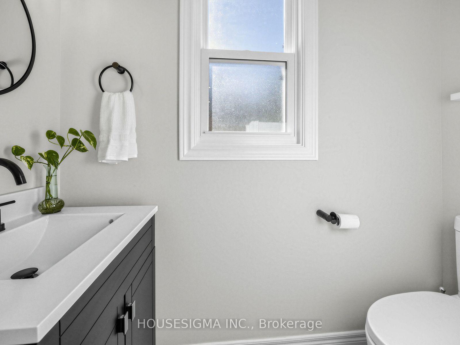 Photo 15 of Unit 17, 935 King Road, Burlington, LaSalle — HOMEH