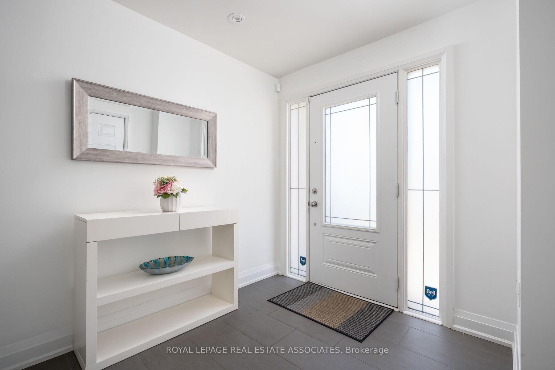 Photo 4 of 1067 Shaw Drive, Mississauga, Lakeview — HOMEH