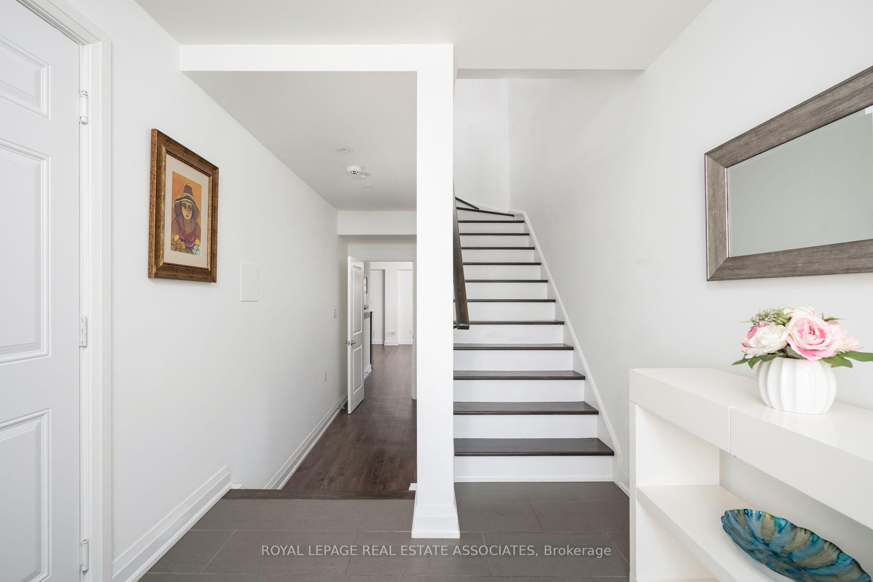 Photo 5 of 1067 Shaw Drive, Mississauga, Lakeview — HOMEH