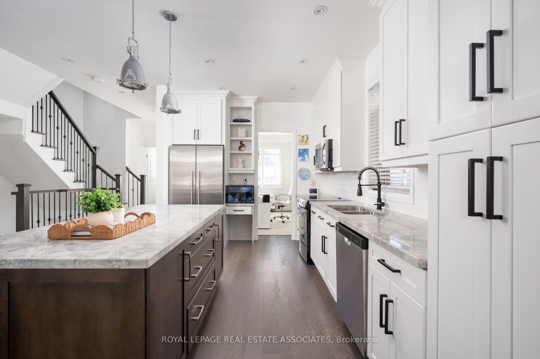 Photo 14 of 1067 Shaw Drive, Mississauga, Lakeview — HOMEH